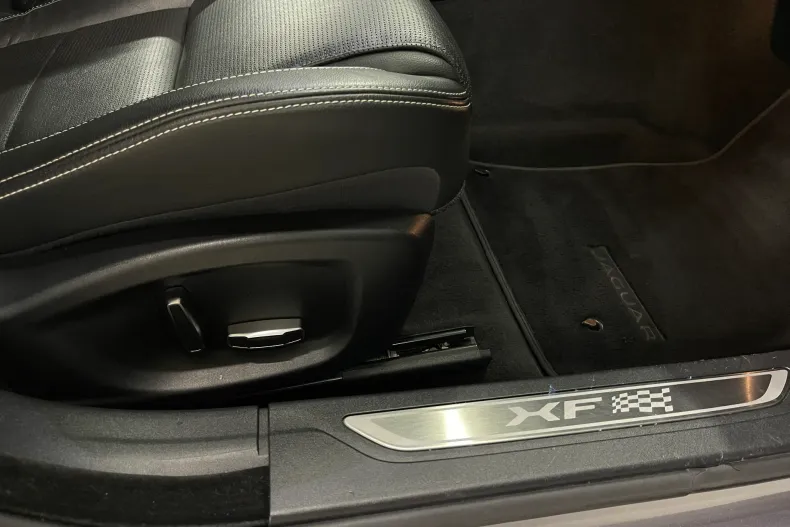 Jaguar XF din 2020 cu 99.673 km - oferta JAG161132 - foto 20