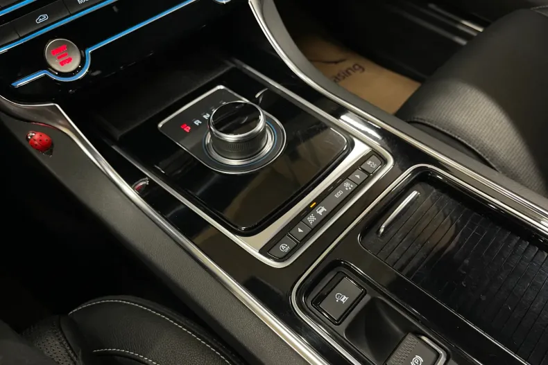 Jaguar XF din 2020 cu 99.673 km - oferta JAG161132 - foto 26