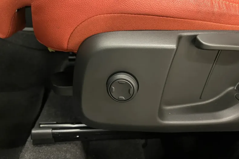 Volvo XC40 din 2021 cu 53.336 km - oferta VOL161133 - foto 20