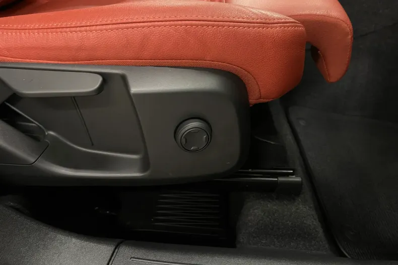 Volvo XC40 din 2021 cu 53.336 km - oferta VOL161133 - foto 22