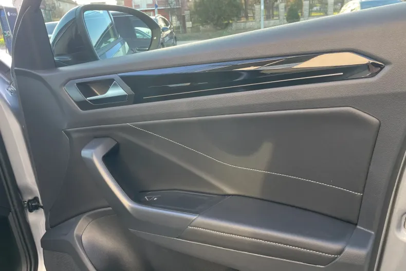 Volkswagen T-Roc din 2025 cu 1 km - oferta VOL161143 - foto 24