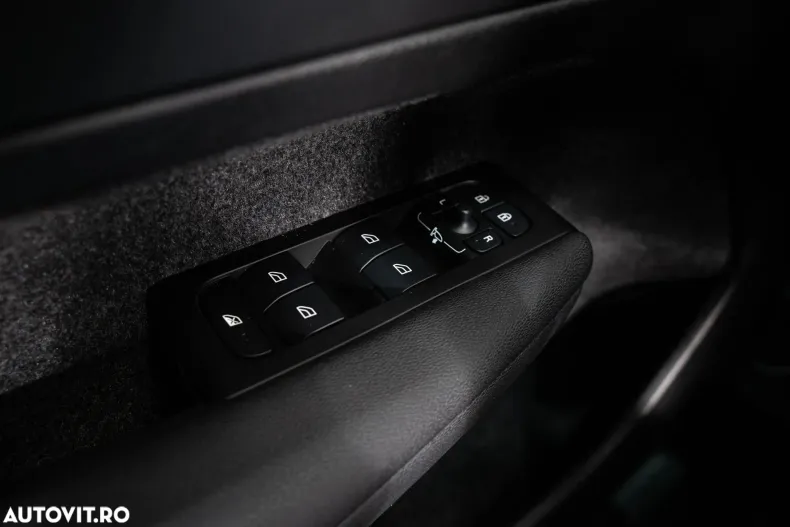 Volvo XC40 din 2022 cu 176.766 km - oferta VOL161146 - foto 29