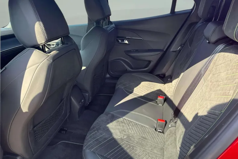 Peugeot 2008 din 2025 cu 4.062 km - oferta PEU161159 - foto 9