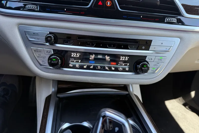 BMW Seria 7 din 2021 cu 111.309 km - oferta BMW161171 - foto 8