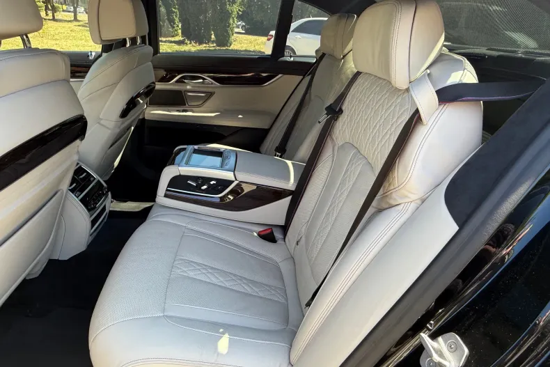 BMW Seria 7 din 2021 cu 111.309 km - oferta BMW161171 - foto 32