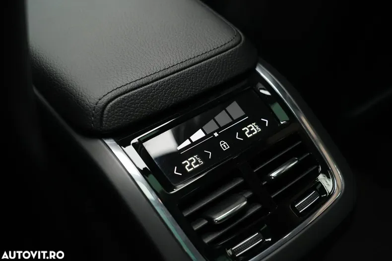 Volvo XC60 din 2022 cu 119.000 km - oferta VOL161198 - foto 36