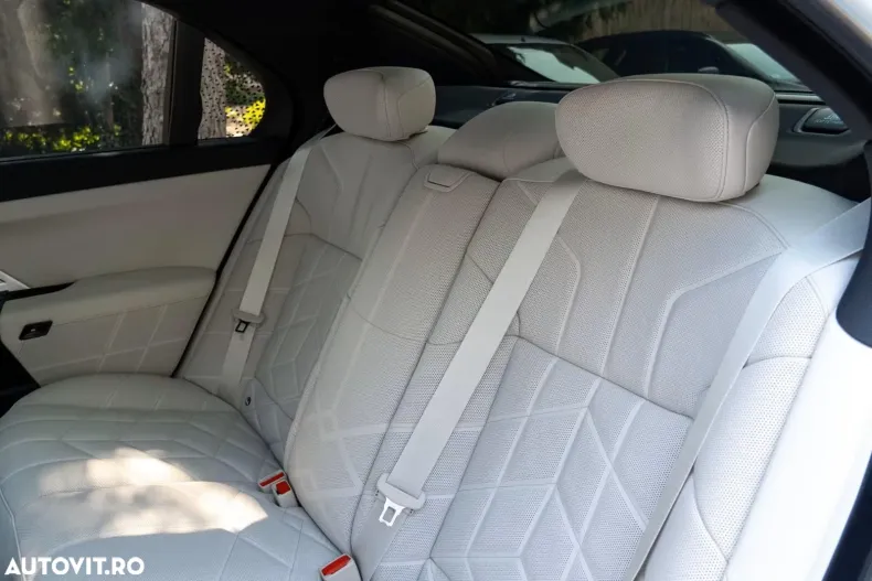 BMW Seria 7 din 2024 cu 16.200 km - oferta BMW161214 - foto 21