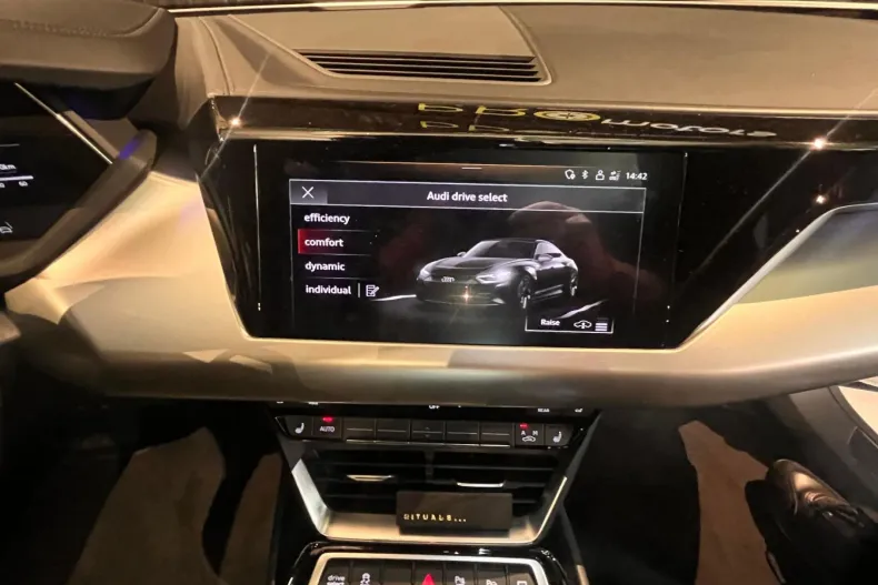 Audi e-tron GT din 2022 cu 65.900 km - oferta AUD161248 - foto 28