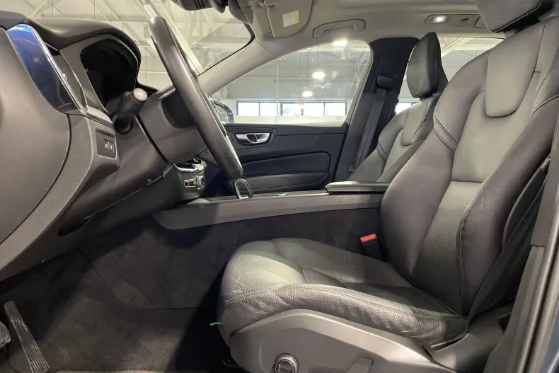 Volvo XC60 din 2022 cu 68.881 km - oferta VOL161271 - foto 24