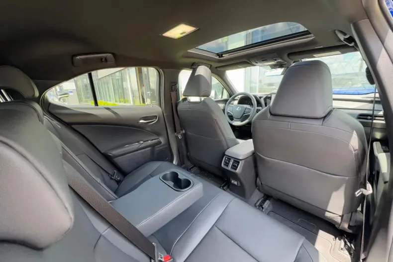 Lexus UX din 2024 cu 2.500 km - oferta LEX161290 - foto 18