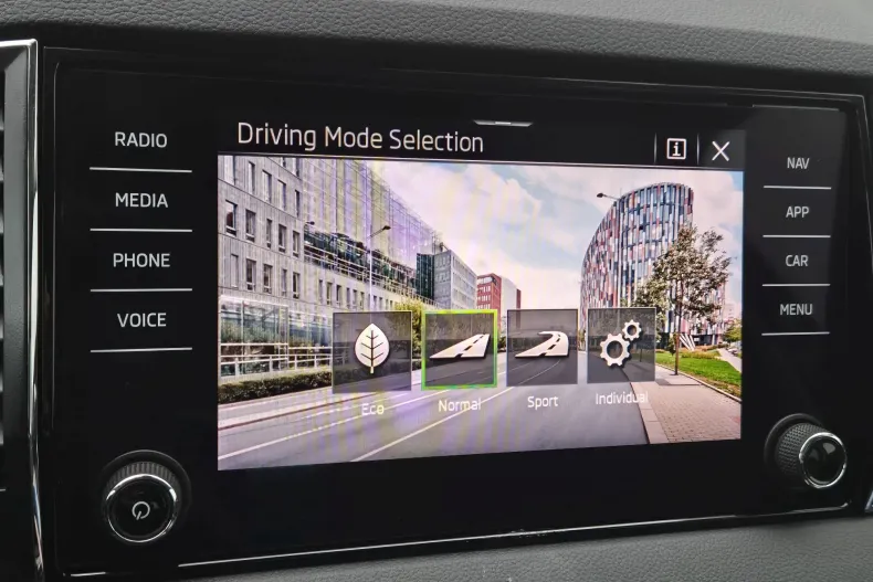 Skoda Karoq din 2023 cu 58.221 km - oferta SKO161386 - foto 26