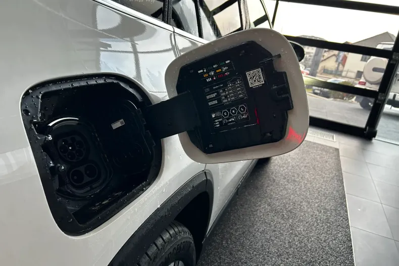 Mercedes-Benz EQA din 2024 cu 5.000 km - oferta MER161438 - foto 7