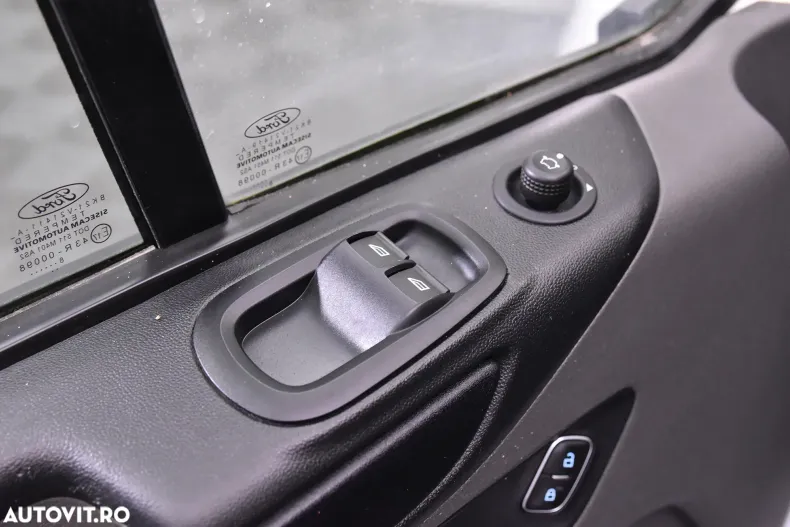 Ford Transit Custom din 2020 cu 140.769 km - oferta FOR161504 - foto 12