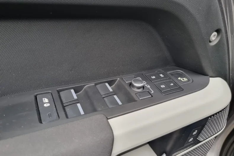 Land Rover Defender din 2022 cu 71.000 km - oferta LAN161506 - foto 22