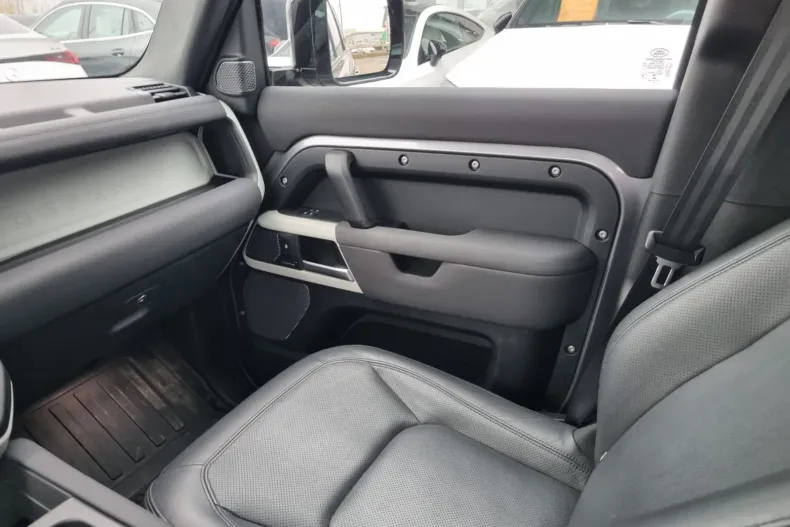 Land Rover Defender din 2022 cu 71.000 km - oferta LAN161506 - foto 24