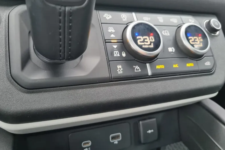 Land Rover Defender din 2022 cu 71.000 km - oferta LAN161506 - foto 28