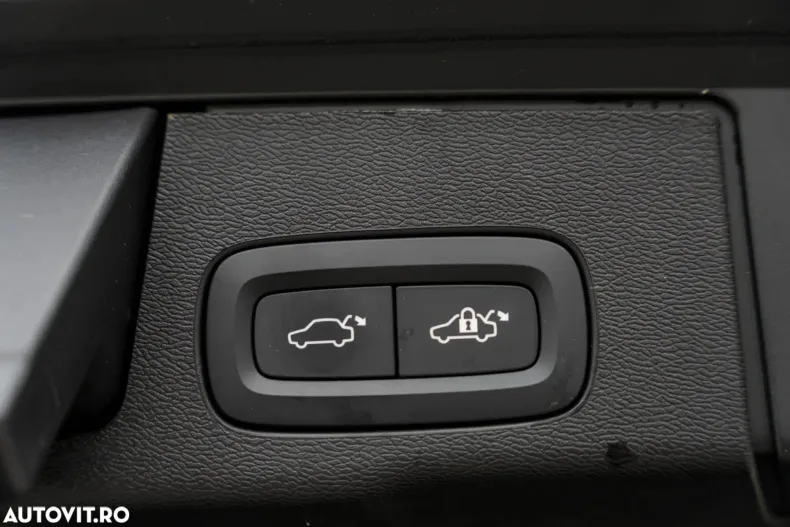 Volvo XC60 din 2024 cu 55.852 km - oferta VOL161620 - foto 12