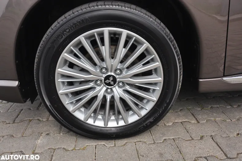 Mitsubishi Outlander din 2020 cu 177.250 km - oferta MIT161668 - foto 12