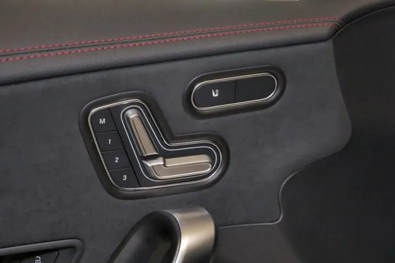 Mercedes-Benz CLA 180 din 2024 cu 12.611 km - oferta MER161676 - foto 15