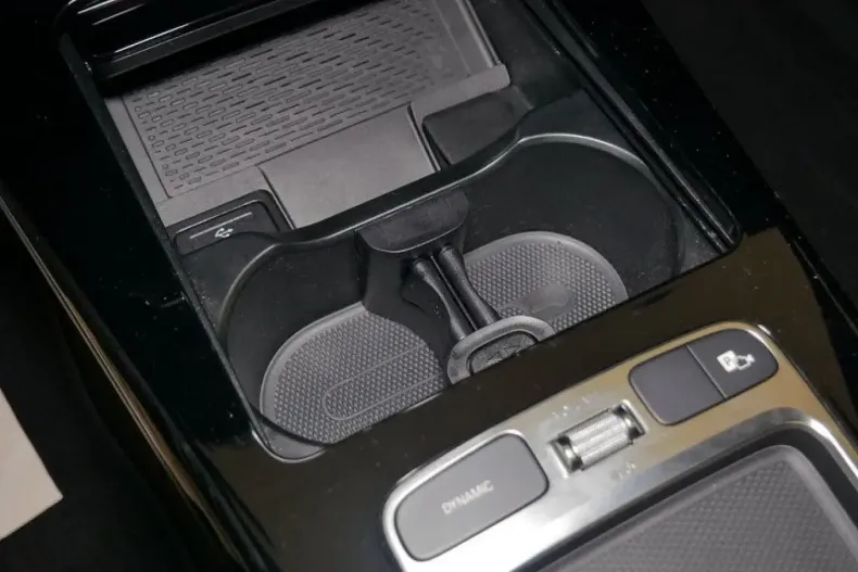 Mercedes-Benz CLA 180 din 2024 cu 12.611 km - oferta MER161676 - foto 19