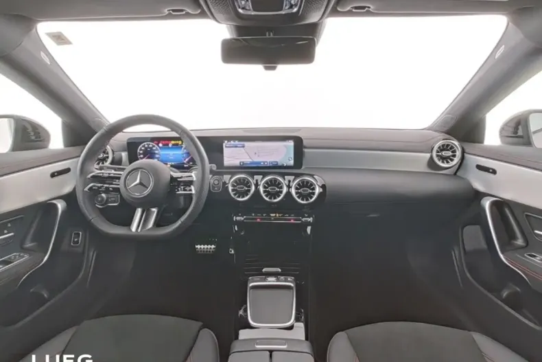 Mercedes-Benz CLA 200 din 2024 cu 7.800 km - oferta MER161678 - foto 3