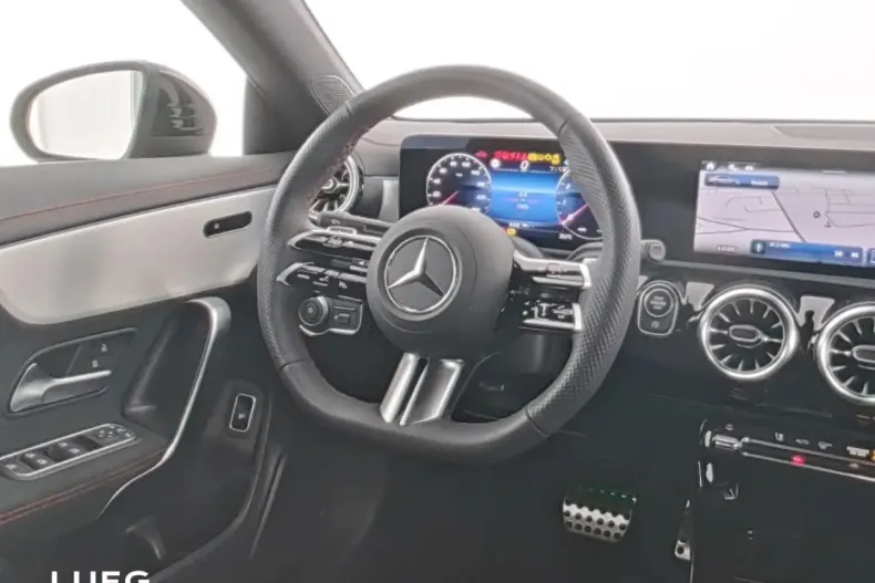 Mercedes-Benz CLA 200 din 2024 cu 7.800 km - oferta MER161678 - foto 4