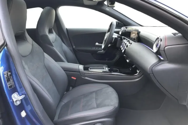 Mercedes-Benz CLA 180 din 2025 cu 6.851 km - oferta MER161679 - foto 3