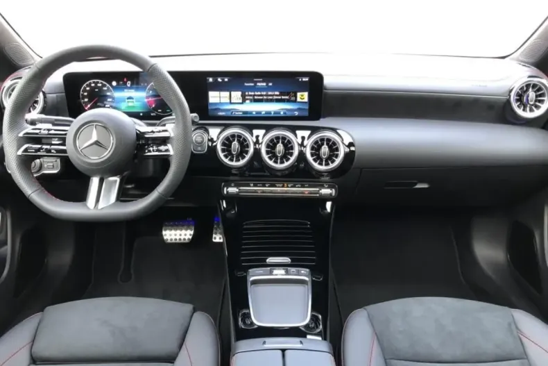 Mercedes-Benz CLA 180 din 2025 cu 6.851 km - oferta MER161679 - foto 4