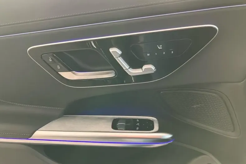 Mercedes-Benz CLE 200 din 2024 cu 5.372 km - oferta MER161688 - foto 5