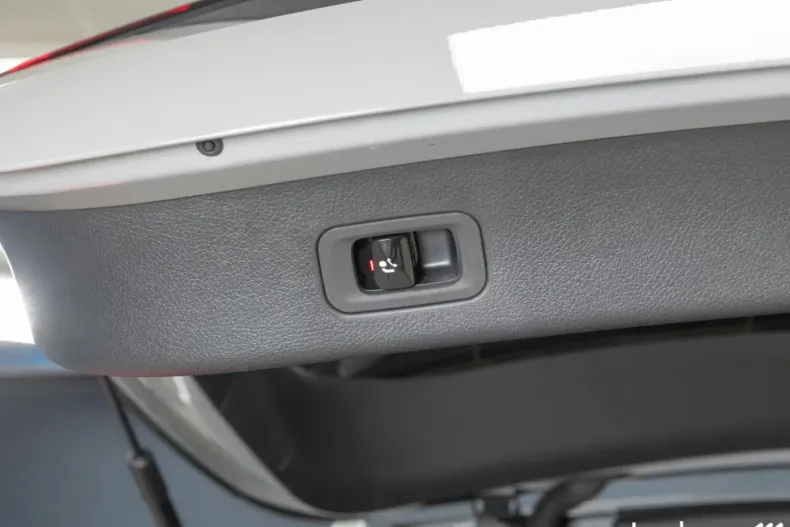 Mercedes-Benz GLC 300 din 2025 cu 18.213 km - oferta MER161693 - foto 10