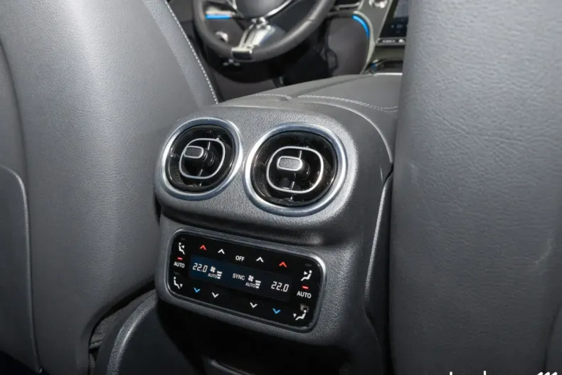 Mercedes-Benz GLC 300 din 2025 cu 18.213 km - oferta MER161693 - foto 25