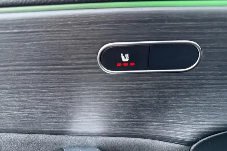 Mercedes-Benz CLA 180 din 2024 cu 18.256 km - oferta MER161696 - foto 4