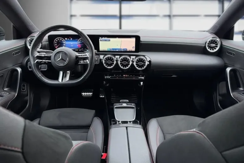 Mercedes-Benz CLA 180 din 2024 cu 18.256 km - oferta MER161696 - foto 6