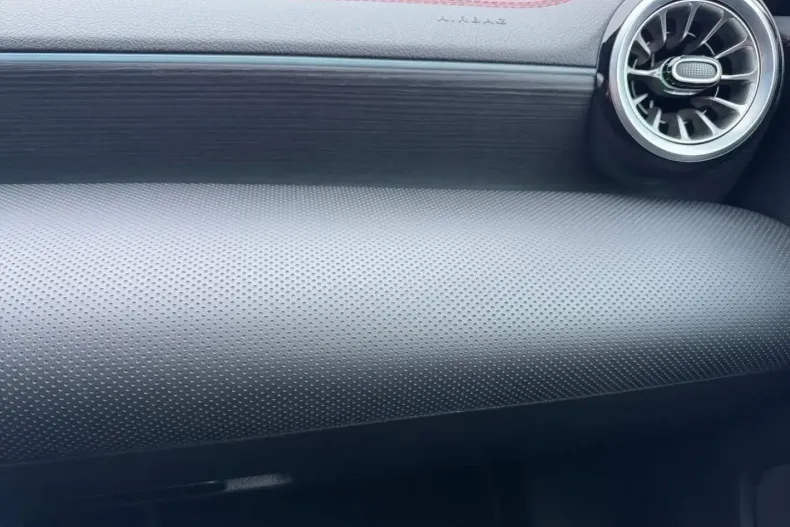 Mercedes-Benz CLA 180 din 2024 cu 18.256 km - oferta MER161696 - foto 15