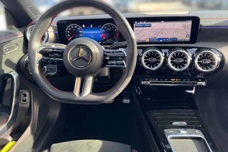 Mercedes-Benz CLA 200 din 2024 cu 12.850 km - oferta MER161698 - foto 9