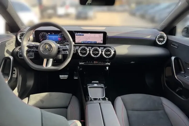 Mercedes-Benz CLA 200 din 2024 cu 12.850 km - oferta MER161698 - foto 10