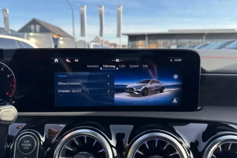 Mercedes-Benz CLA 200 din 2024 cu 12.850 km - oferta MER161698 - foto 20