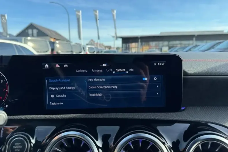 Mercedes-Benz CLA 200 din 2024 cu 12.850 km - oferta MER161698 - foto 22