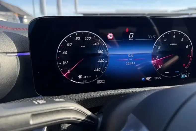 Mercedes-Benz CLA 200 din 2024 cu 12.850 km - oferta MER161698 - foto 25