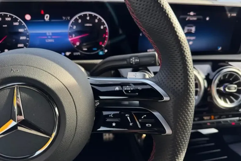 Mercedes-Benz CLA 200 din 2024 cu 12.850 km - oferta MER161698 - foto 26