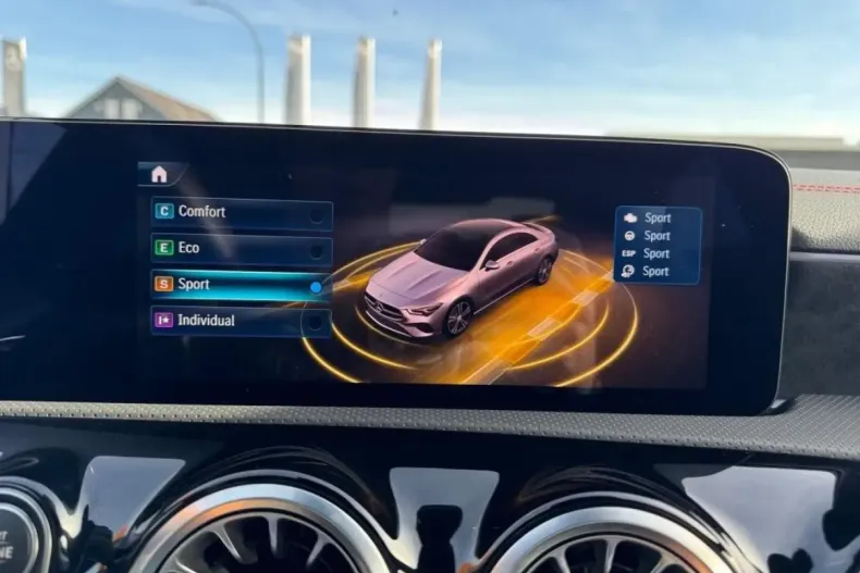 Mercedes-Benz CLA 200 din 2024 cu 12.850 km - oferta MER161698 - foto 29