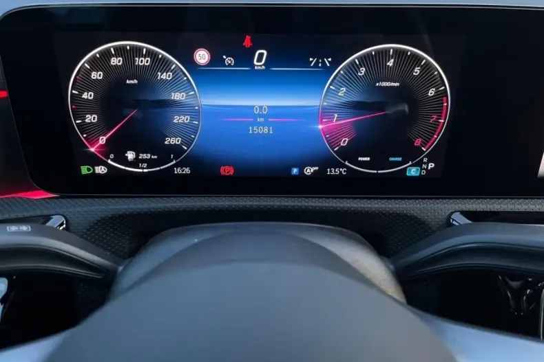 Mercedes-Benz CLA 200 din 2024 cu 15.000 km - oferta MER161699 - foto 13