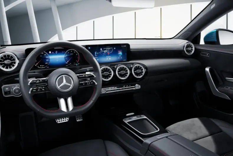 Mercedes-Benz CLA 200 din 2024 cu 11.246 km - oferta MER161700 - foto 5