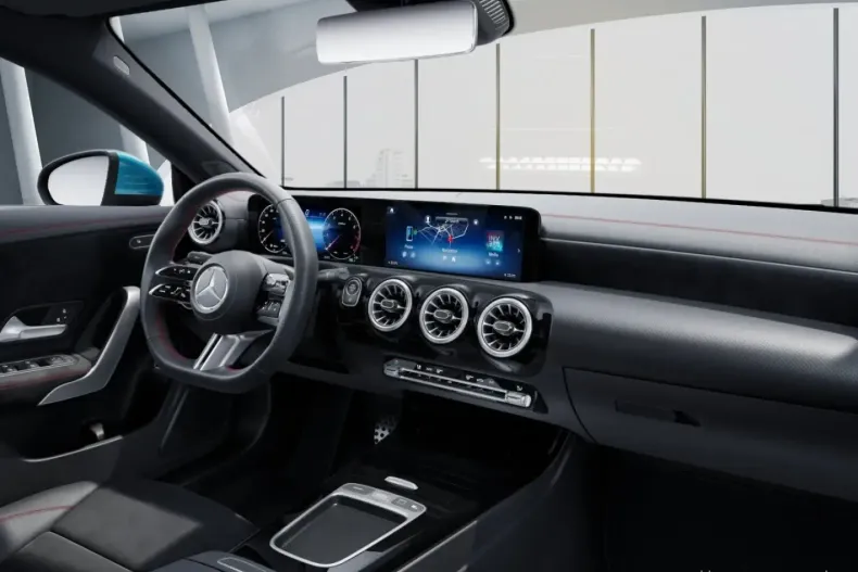 Mercedes-Benz CLA 200 din 2024 cu 11.246 km - oferta MER161700 - foto 8