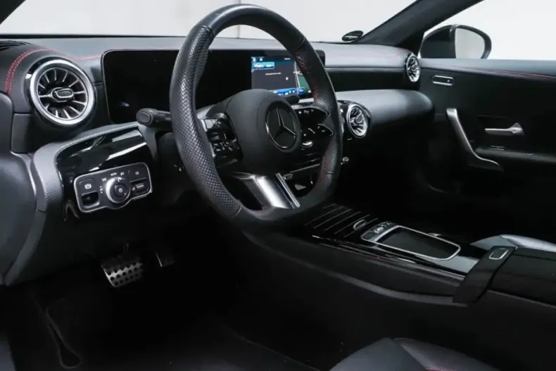 Mercedes-Benz CLA 180 din 2024 cu 19.147 km - oferta MER161703 - foto 4