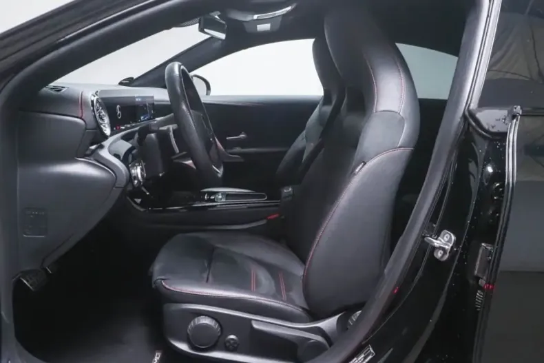 Mercedes-Benz CLA 180 din 2024 cu 19.147 km - oferta MER161703 - foto 6