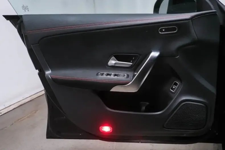 Mercedes-Benz CLA 180 din 2024 cu 19.147 km - oferta MER161703 - foto 9