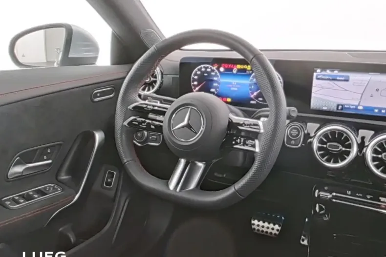 Mercedes-Benz CLA 200 din 2024 cu 10.451 km - oferta MER161705 - foto 4