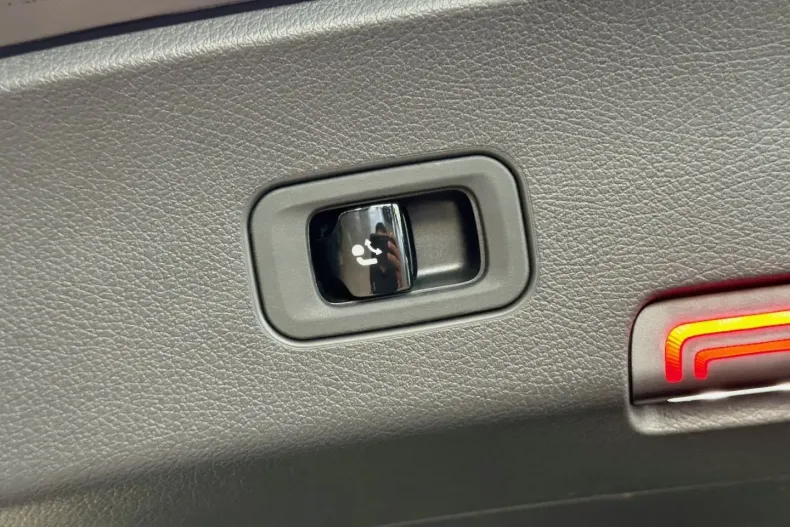 Mercedes-Benz GLC 300 din 2024 cu 12.100 km - oferta MER161708 - foto 18