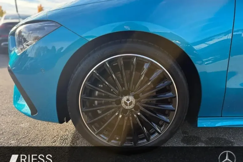 Mercedes-Benz CLA 200 din 2024 cu 15.984 km - oferta MER161710 - foto 3